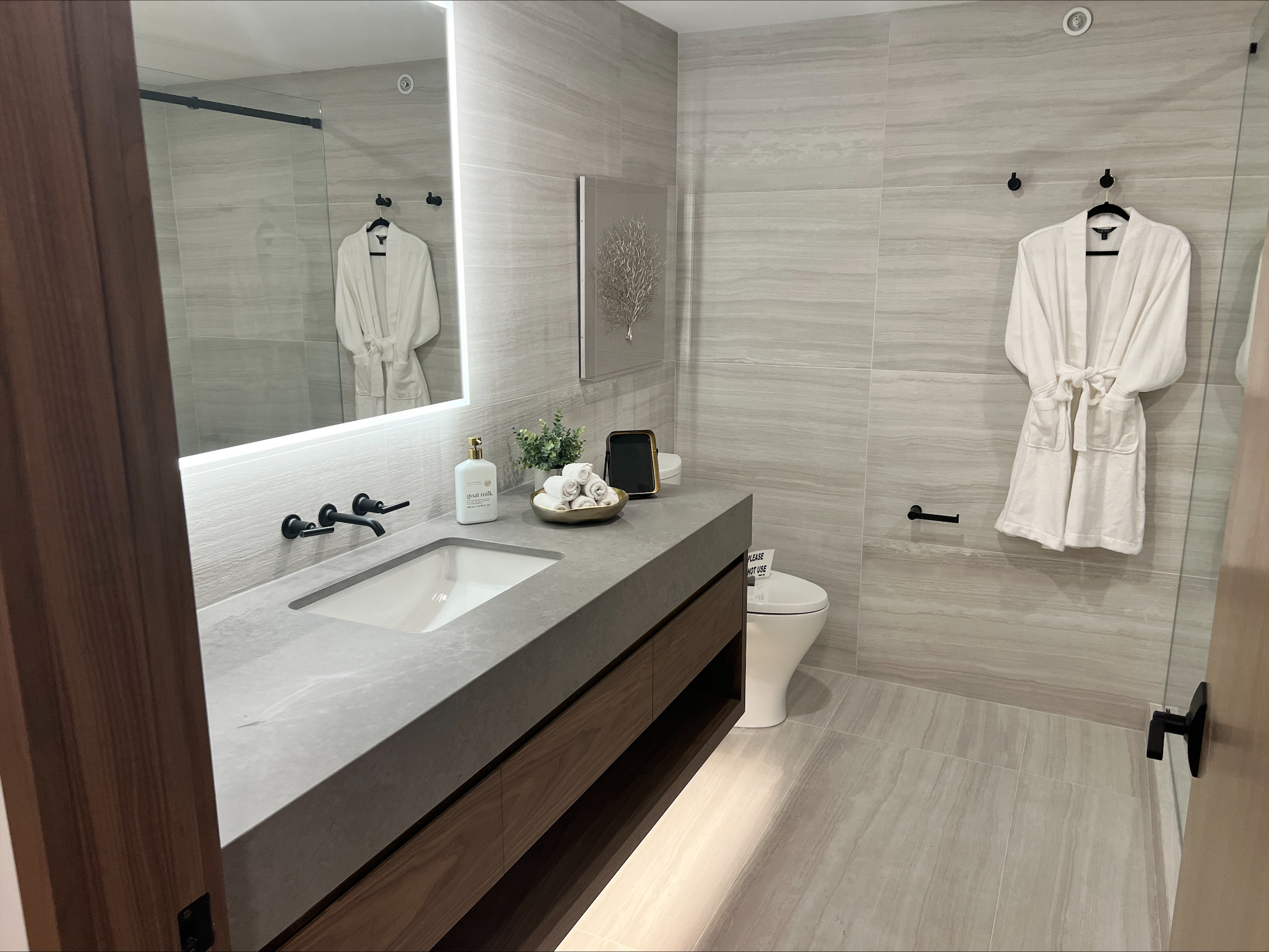 Kensington Luxury Condominium - Photo 9