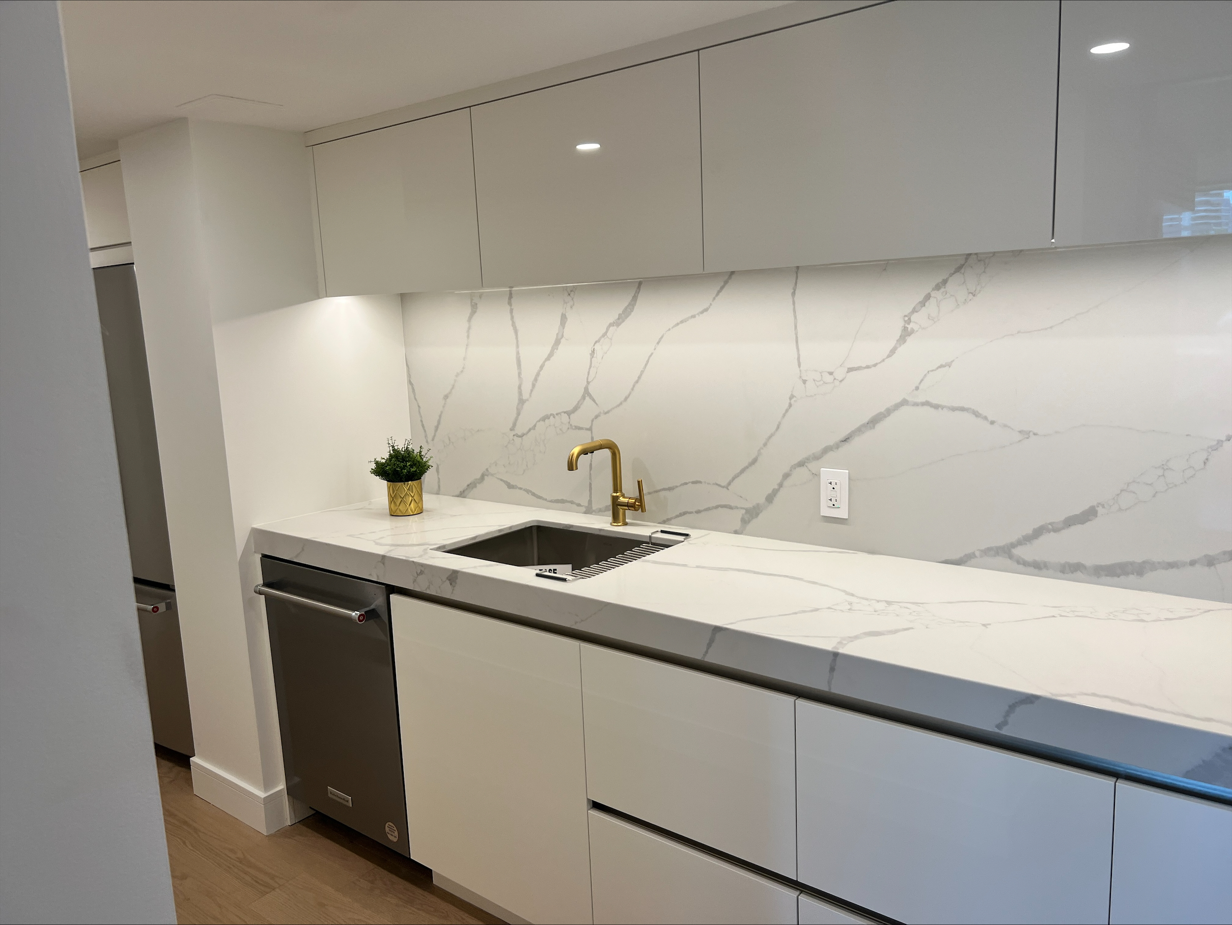 Kensington Luxury Condominium - Photo 5
