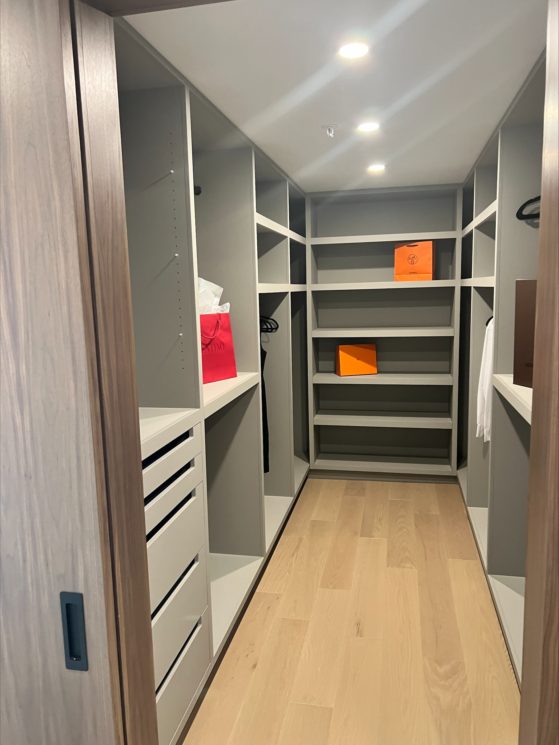 Kensington Luxury Condominium - Photo 8